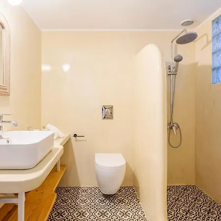 Ira's Design Gem-downtown Family Haven