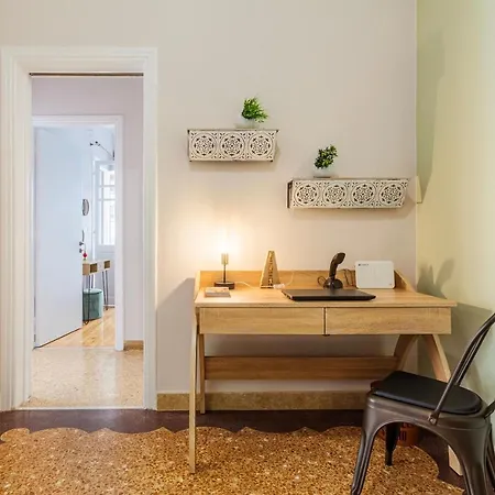 Dom wakacyjny Ira's Design Gem-downtown Family Haven *
